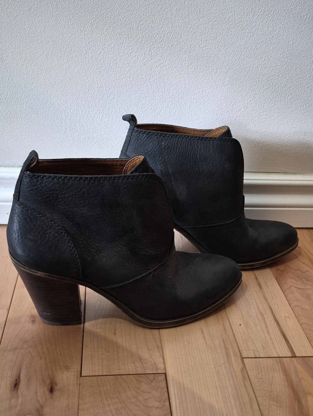 Lucky Brand Women's Size 9.5 Black Leather Ankle Booties with Stacked Heel - Picture 2 of 8
